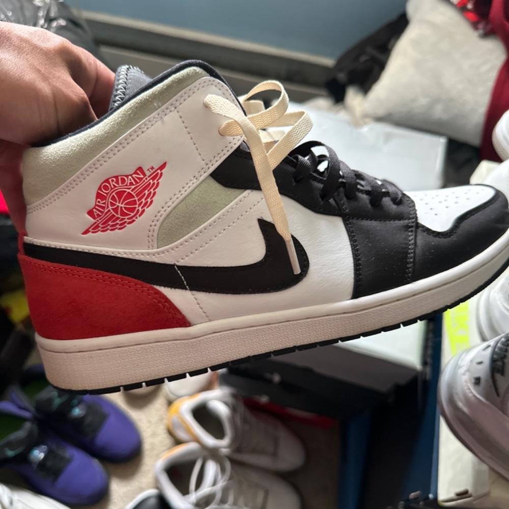 Jordan 1 - Picture 2 of 4